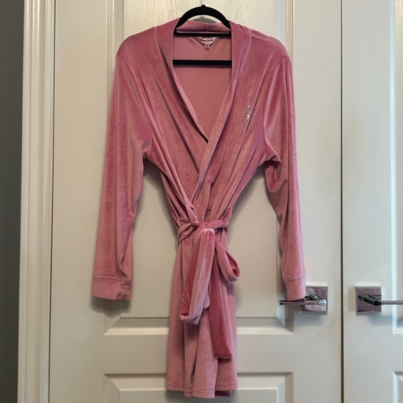 Pink Juicy Couture Robe - Picture 2 of 7